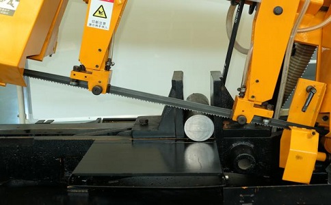 郑场镇数控带锯床自动送料精度会出现偏差吗？