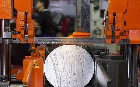 郑场镇立式金属带锯床切削出现跑带故障解决方法！